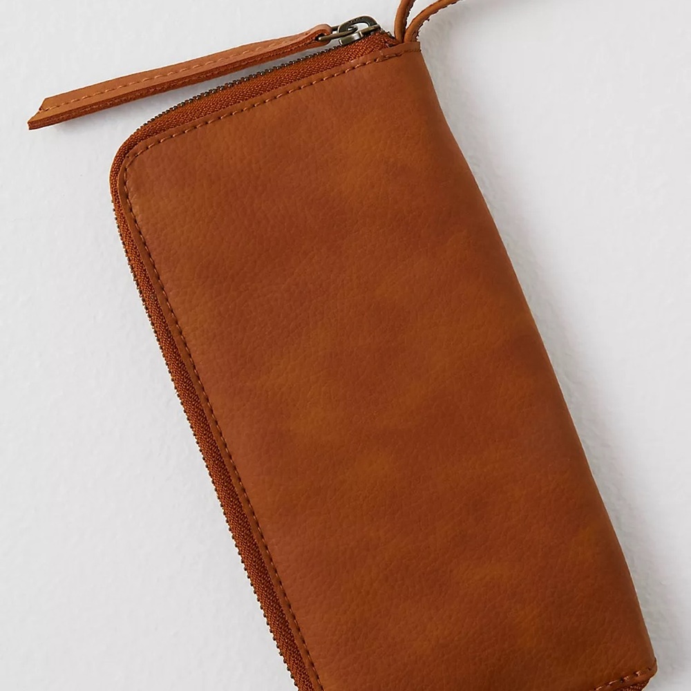Free People Distressed Wallet - Picture 4 of 11